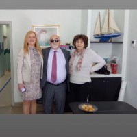 Ο Ι. Βαρδακαστάνης με τη Φ. Ζαφειροπούλου και την Ελένη Μιαούλη