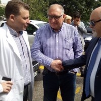 Ο Ι. Βαρδακαστάνης κατά την επίσκεψη στο Νοσοκομείο "Αγία Όλγα"